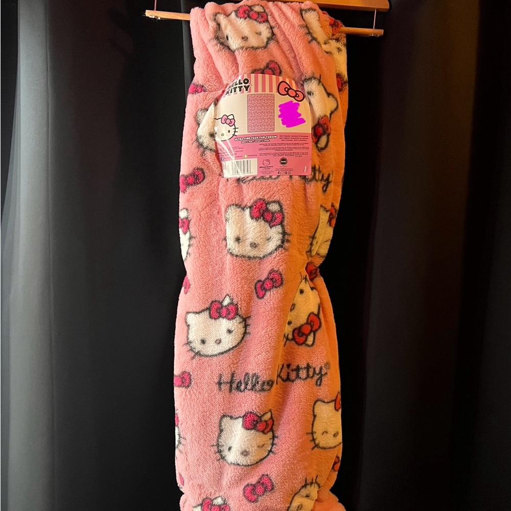Hello Kitty Ultra Fine Faux Fur Throw